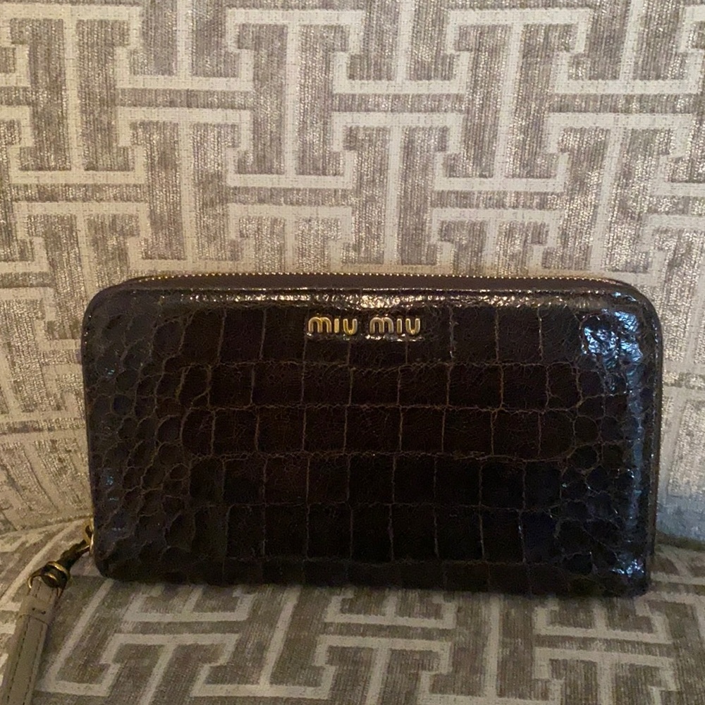 Miu miu croc wallet , OFFERS WELCOME